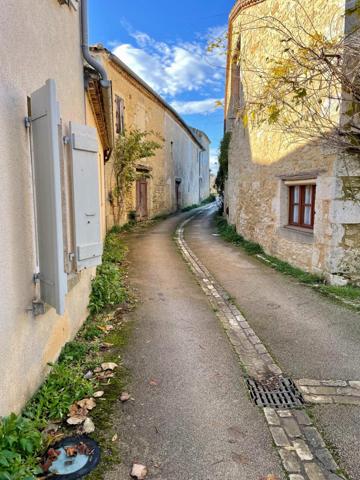 Jolie maison de 110 m2 dans très beau village Gersois