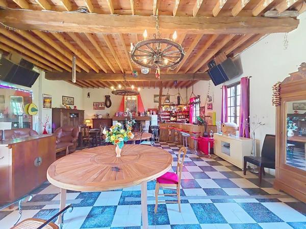 Vente                                                      Maison
                        
                     2 pièces                      170 m2                     à Montbavin