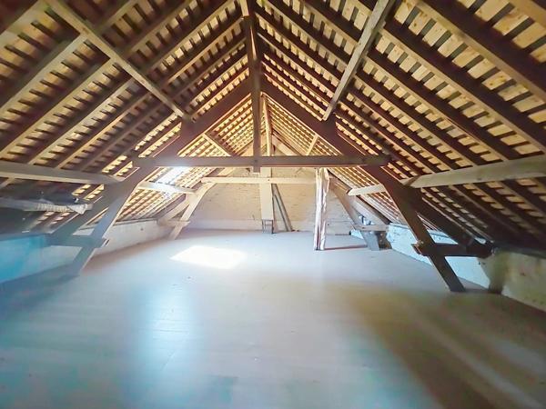 Vente                                                      Maison
                        
                     2 pièces                      170 m2                     à Montbavin