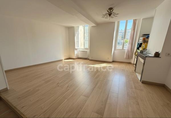 Immeuble avec restaurant et appartement