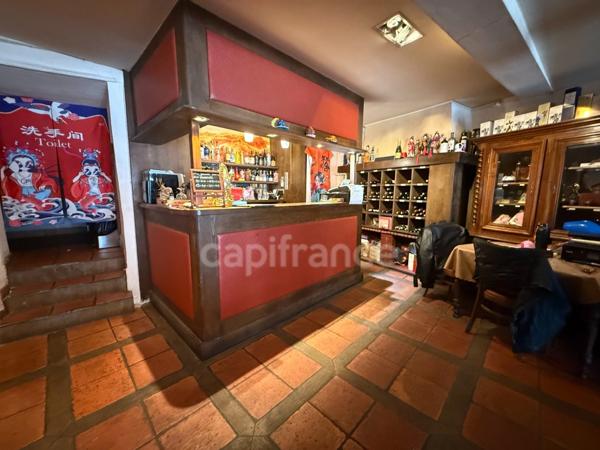 Immeuble avec restaurant et appartement