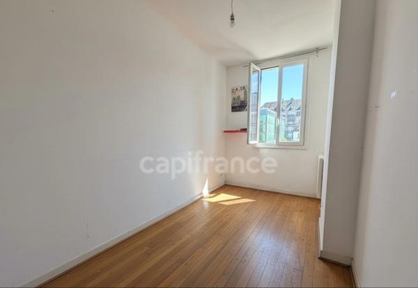 Immeuble avec restaurant et appartement
