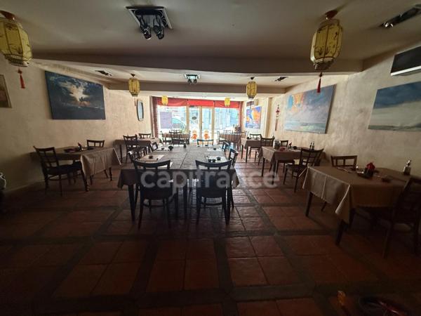 Immeuble avec restaurant et appartement