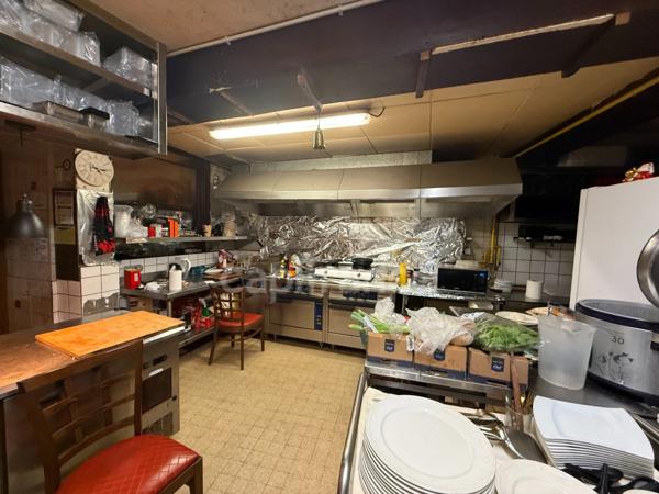 Immeuble avec restaurant et appartement
