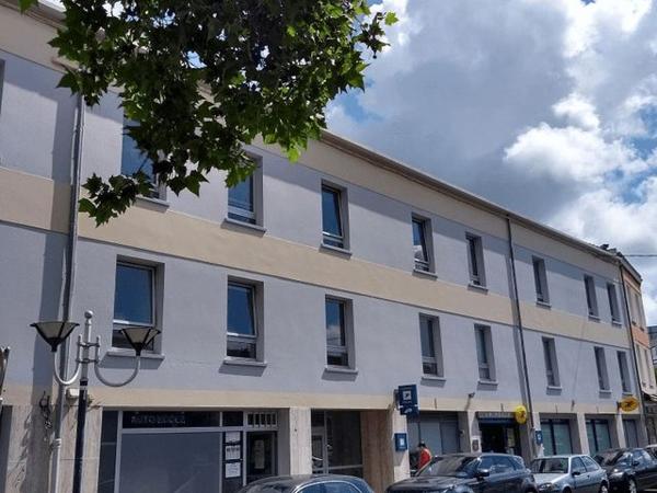 Location Local commercial 3 pièces 104.5 m² - 1-3 PLACE GALLIENI Melun 77000