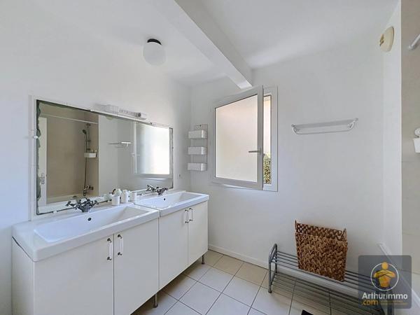 Vente                                                      Appartement
                        
                     3 pièces                      61 m2                     à Mimizan