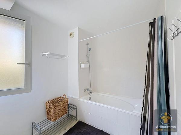 Vente                                                      Appartement
                        
                     3 pièces                      61 m2                     à Mimizan