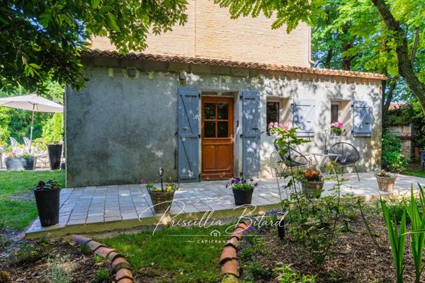 Propriété de caractère dans un écrin de verdure, proche de La Rochelle