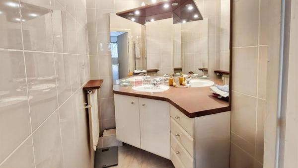 Appartement  4 chambres  2 balcons 152 m2  calme  5 pièces  Viroflay