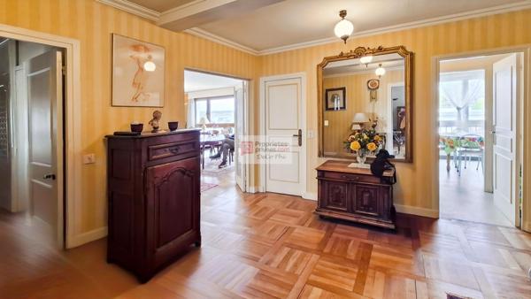Appartement  4 chambres  2 balcons 152 m2  calme  5 pièces  Viroflay