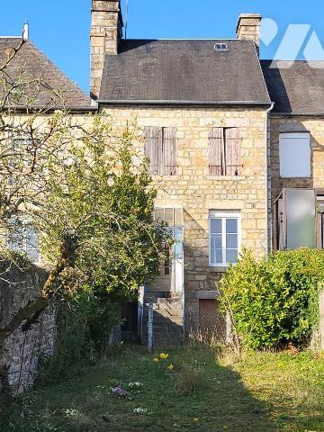 MAISON D'HABITATION AVEC JARDIN