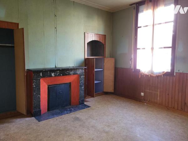 MAISON D'HABITATION AVEC JARDIN