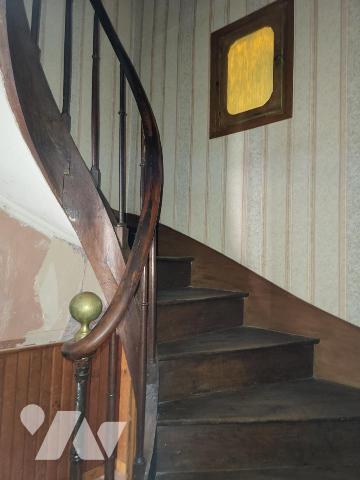 MAISON D'HABITATION AVEC JARDIN