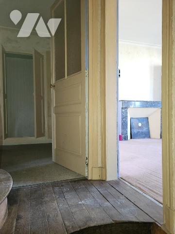 MAISON D'HABITATION AVEC JARDIN