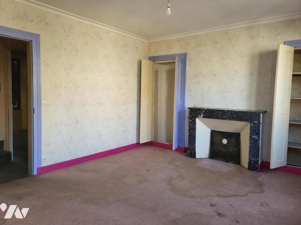 MAISON D'HABITATION AVEC JARDIN