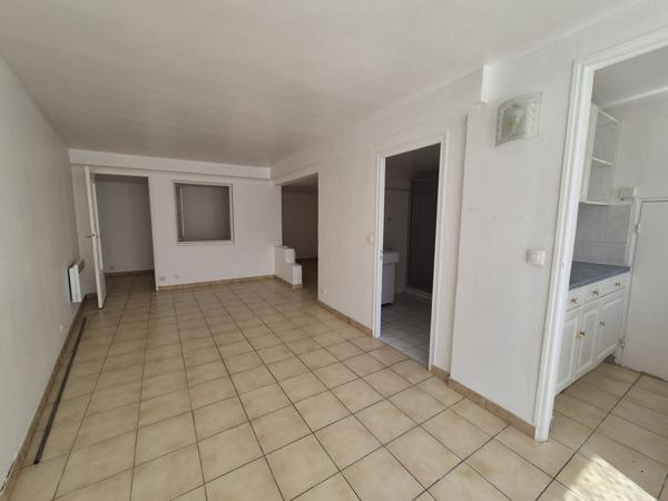 Le Mesnil-Saint-Denis (78320) Bel appartement de type F2 avec toutes les commodités à proximité !