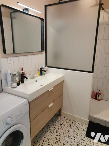 LE RHEU - centre-ville, appartement T3 de 87 m² avec cave et stationnement privatifs