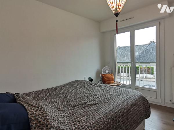 LE RHEU - centre-ville, appartement T3 de 87 m² avec cave et stationnement privatifs