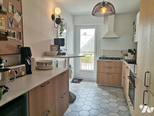 LE RHEU - centre-ville, appartement T3 de 87 m² avec cave et stationnement privatifs