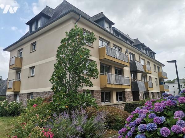 LE RHEU - centre-ville, appartement T3 de 87 m² avec cave et stationnement privatifs