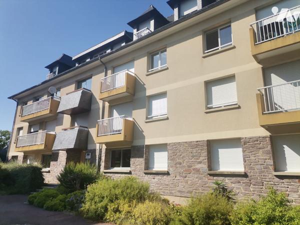 LE RHEU - centre-ville, appartement T3 de 87 m² avec cave et stationnement privatifs