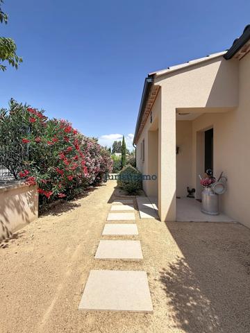*** SOUS OFFRE*** Vaison-la-Romaine – Élégante villa contemporaine de plain-pied à deux pas du centre-ville
