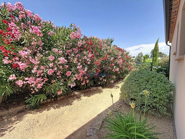 *** SOUS OFFRE*** Vaison-la-Romaine – Élégante villa contemporaine de plain-pied à deux pas du centre-ville