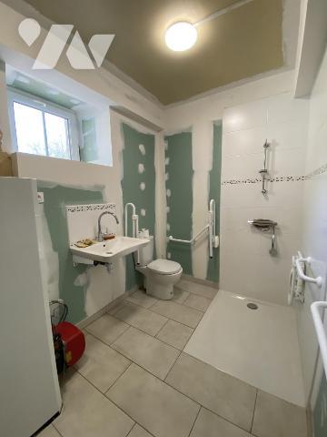 A VENDRE - MAISON D'HABITATION - LE BOURGNEUF LA FORÊT 