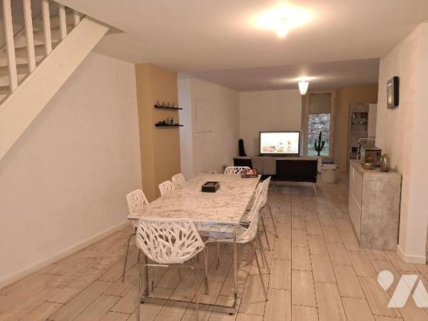 A Vendre Maison à Ernée (53500) en Mayenne (53), comprenant :
- au rez de chaussée : cuisine a...