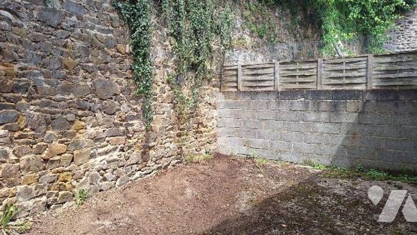 A Vendre Maison à Ernée (53500) en Mayenne (53), comprenant :
- au rez de chaussée : cuisine a...