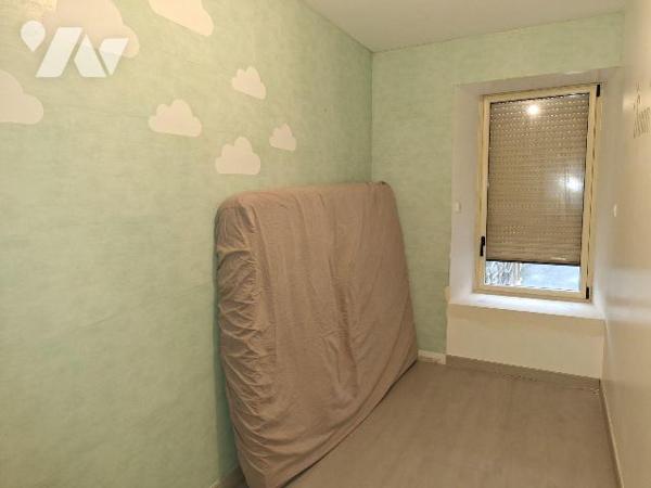 A Vendre Maison à Ernée (53500) en Mayenne (53), comprenant :
- au rez de chaussée : cuisine a...