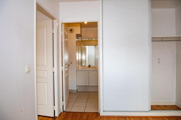 Beau F2 avec balcon - Parking