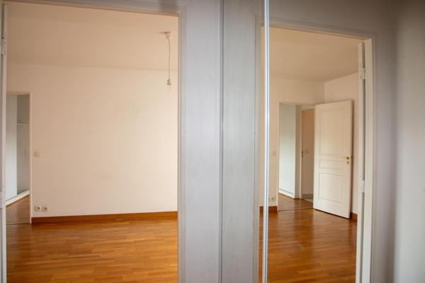 Beau F2 avec balcon - Parking