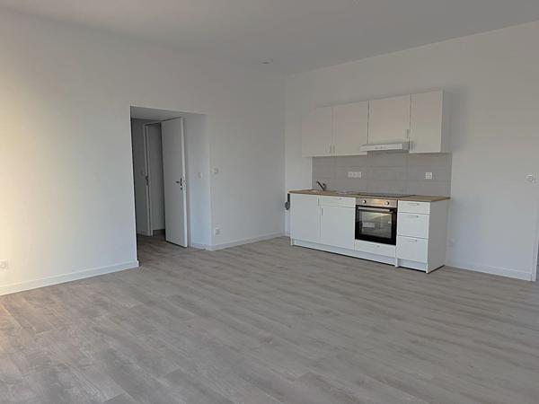 Location
                Appartement72 m² - 4 Pièces -
                    LESNEVEN (29260)