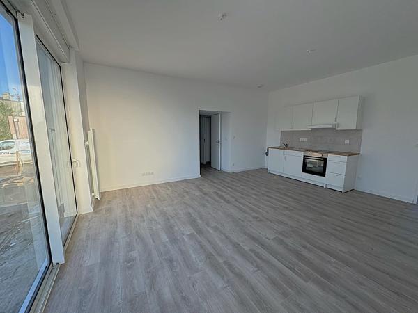 Location
                Appartement72 m² - 4 Pièces -
                    LESNEVEN (29260)
