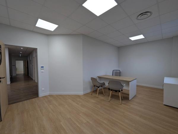 Locals/bureaux à vendre BRUGES (33)