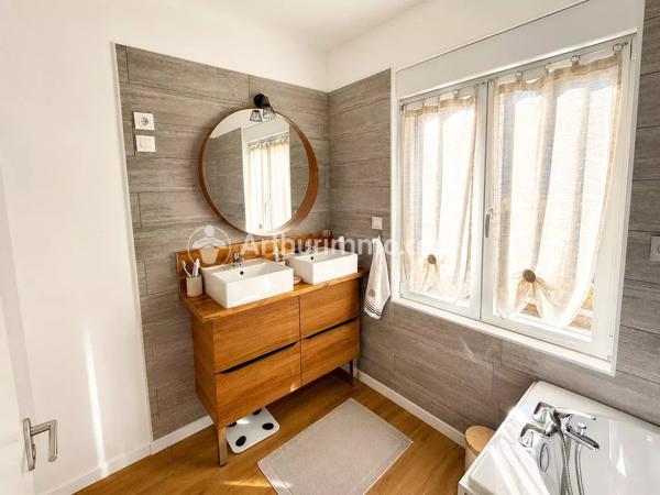 Vente                                                      Maison
                        
                     4 pièces                      101 m2                     à Saint-Astier