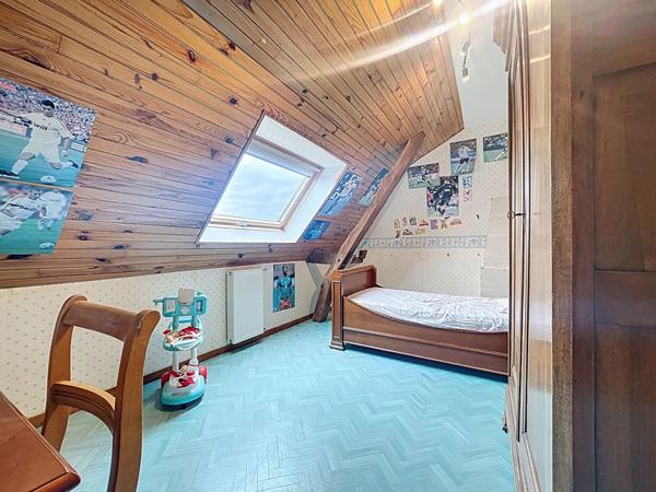 Charmante maison familiale à La Ménitré, 149 m² habitables, beaux volumes et dépendances