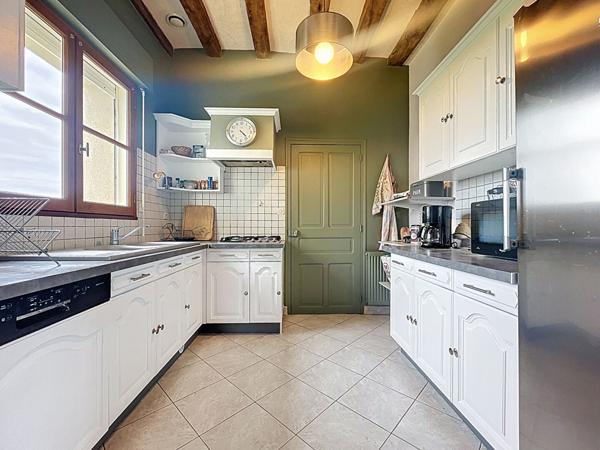 Charmante maison familiale à La Ménitré, 149 m² habitables, beaux volumes et dépendances