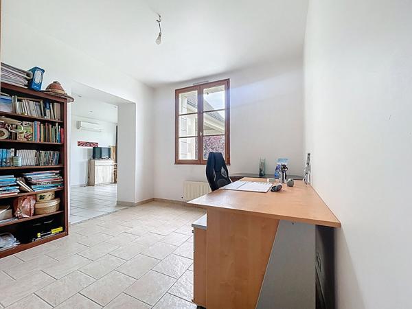 Charmante maison familiale à La Ménitré, 149 m² habitables, beaux volumes et dépendances