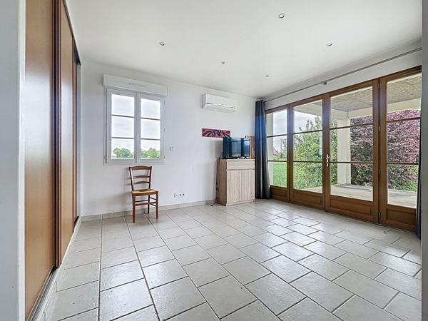 Charmante maison familiale à La Ménitré, 149 m² habitables, beaux volumes et dépendances