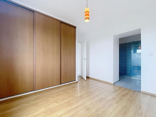 Charmante maison familiale à La Ménitré, 149 m² habitables, beaux volumes et dépendances