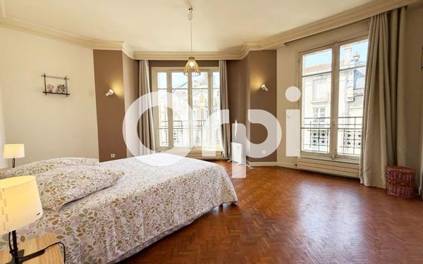 Appartement à vendre    11 pièces • 266 m2 Soissons