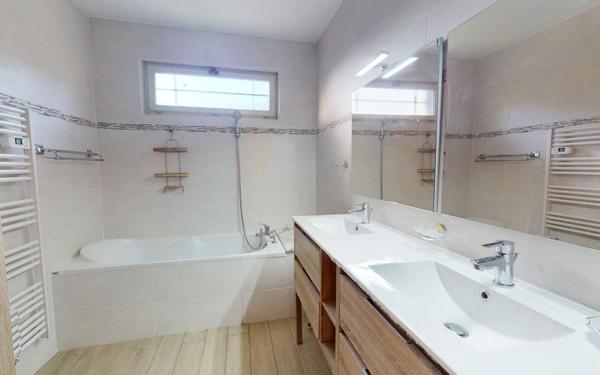 Maison à vendre    5 pièces • 140,21 m2 Reyrieux