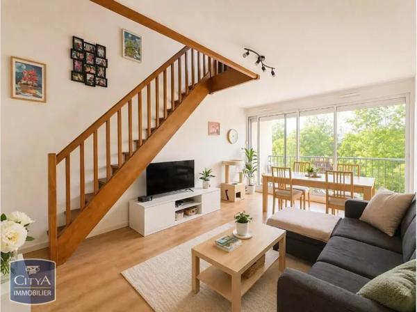 Appartement à louer 3 pièces 76.11m² Chinon (37500)