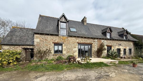 Longère en pierre avec dépendances – Lanvallay