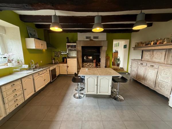 Longère en pierre avec dépendances – Lanvallay