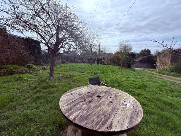 Longère en pierre avec dépendances – Lanvallay