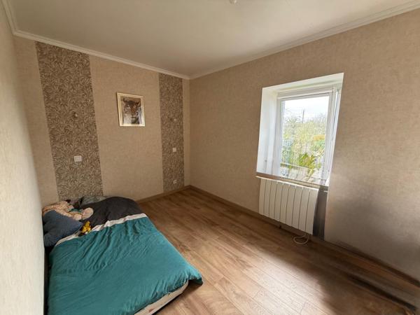 Longère en pierre avec dépendances – Lanvallay