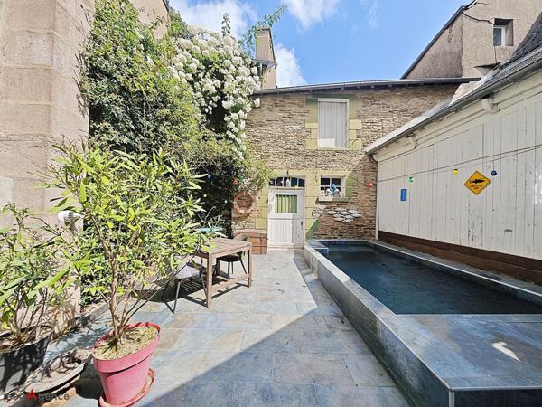Maison à PLOERMEL, 56800 - 10 pièces 280m²